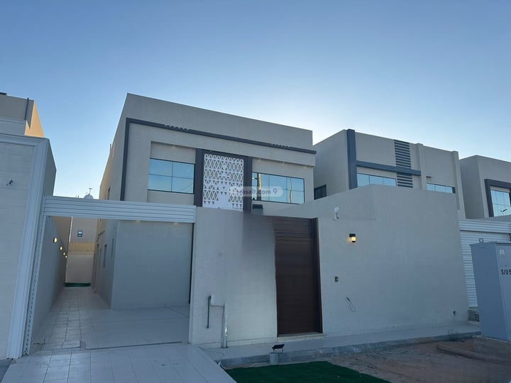 Villa 473 SQM Facing North on 40m Width Street Al Hamra, Unayzah
