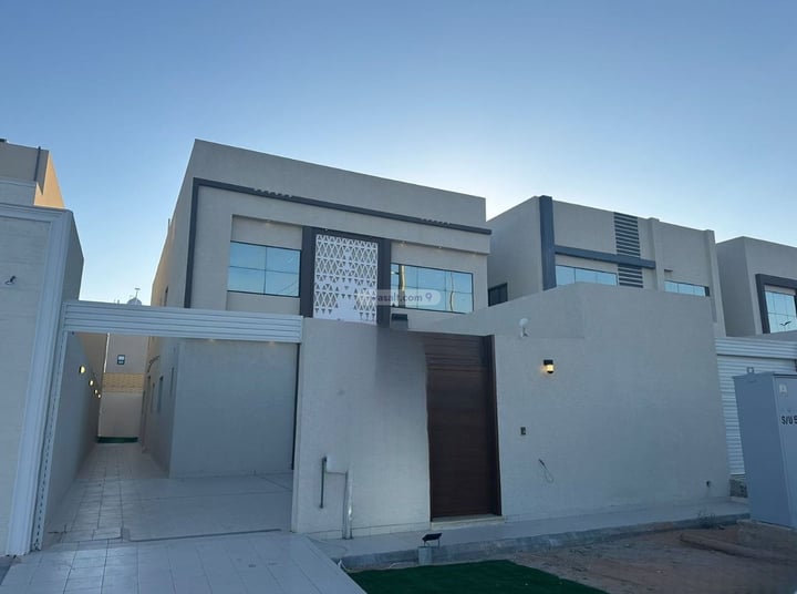 Villa 473 SQM Facing North on 40m Width Street Al Hamra, Unayzah