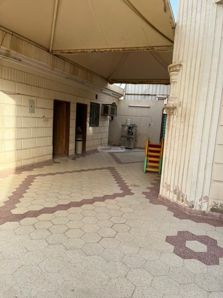 Villa 810 SQM Facing North on 10m Width Street Al Nahdah, East Riyadh, Riyadh