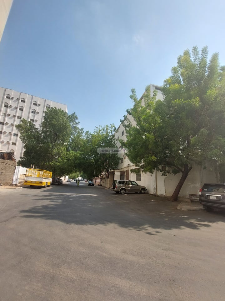 Building 833 SQM with 4 Floors Ad Diyafah, Makkah