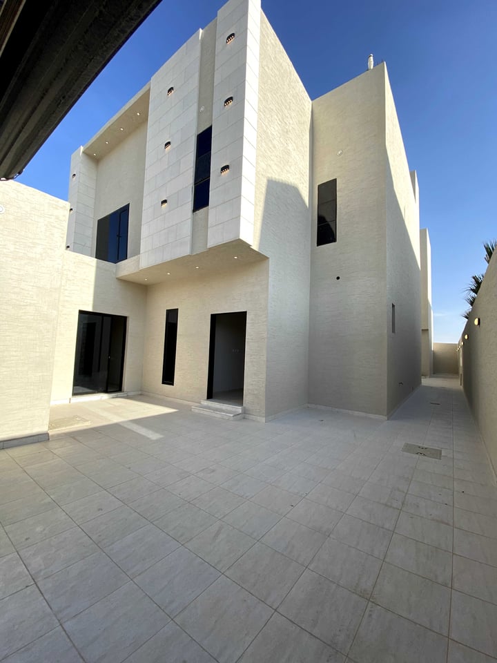 Villa 460 SQM with 1 Apartment Facing North Al Mahdiyah, West Riyadh, Riyadh