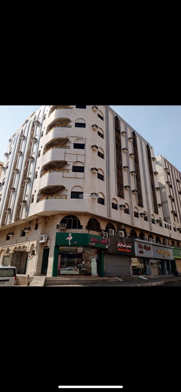 Building 619 SQM with 8 Floors Facing North Al Aziziyah, Makkah