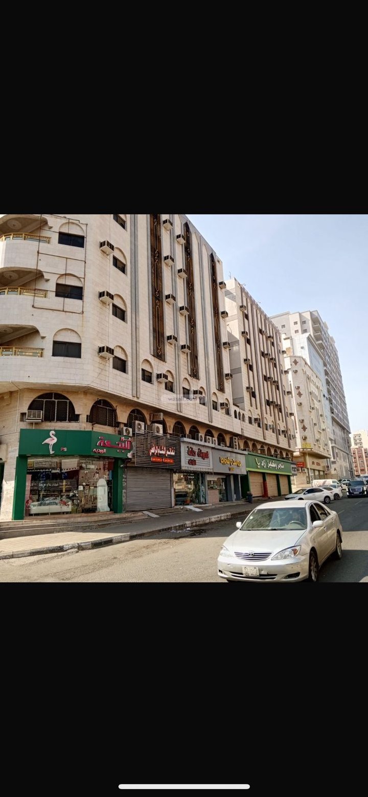 Building 619 SQM with 8 Floors Facing North Al Aziziyah, Makkah