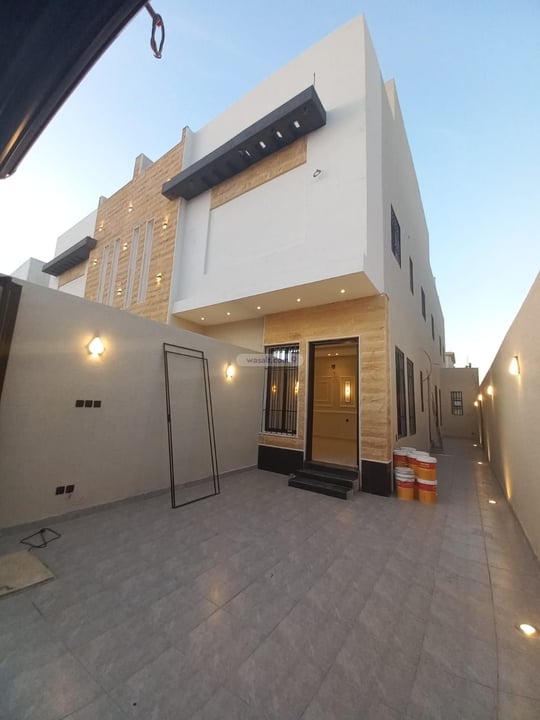 Floor 167 SQM with 5 Bedrooms Tuwaiq, West Riyadh, Riyadh