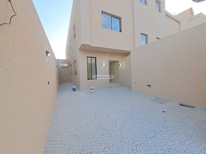 دور 300 متر مربع ب 4 غرف عكاظ، جنوب الرياض، الرياض