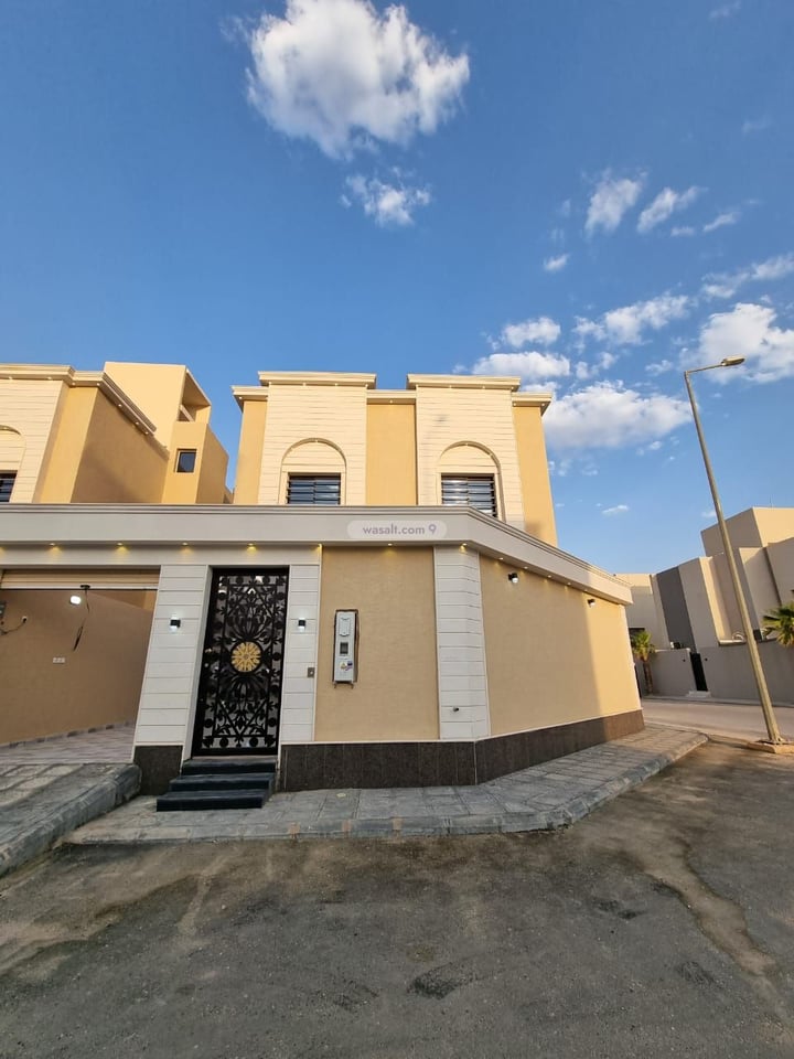 فيلا 260 متر مربع شمالية شرقية على شارع 30م عكاظ، جنوب الرياض، الرياض