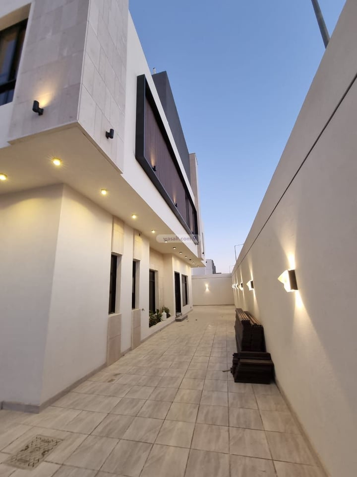 فيلا 300 متر مربع شمالية شرقية على شارع 25م عكاظ، جنوب الرياض، الرياض