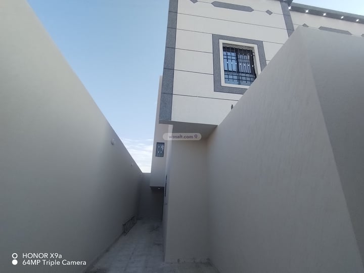 دور 200.77 متر مربع ب 5 غرف العزيزية، جنوب الرياض، الرياض