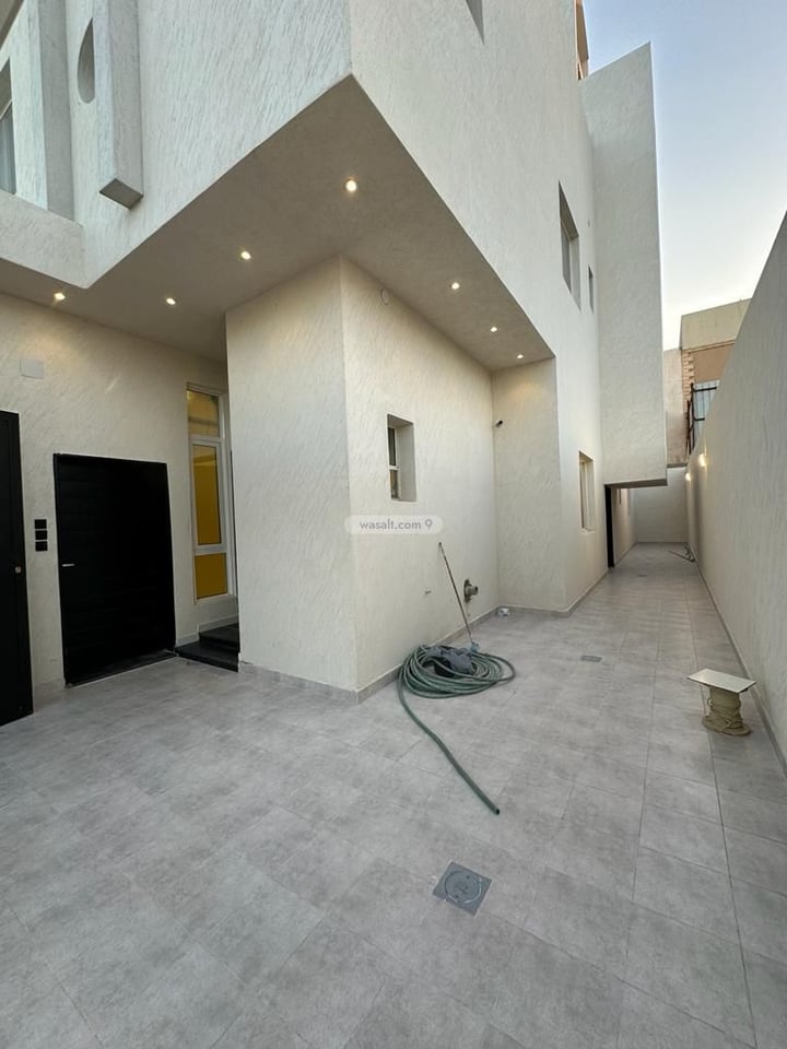 Villa 324.7 SQM Facing North East on 15m Width Street Middle Oraija, West Riyadh, Riyadh