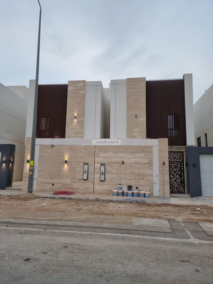 فيلا 400 متر مربع شمالية شرقية على شارع 20م عكاظ، جنوب الرياض، الرياض