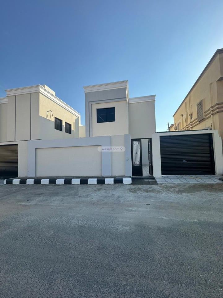 Villa 384 SQM Facing South on 15m Width Street Al Wasit, At Taif