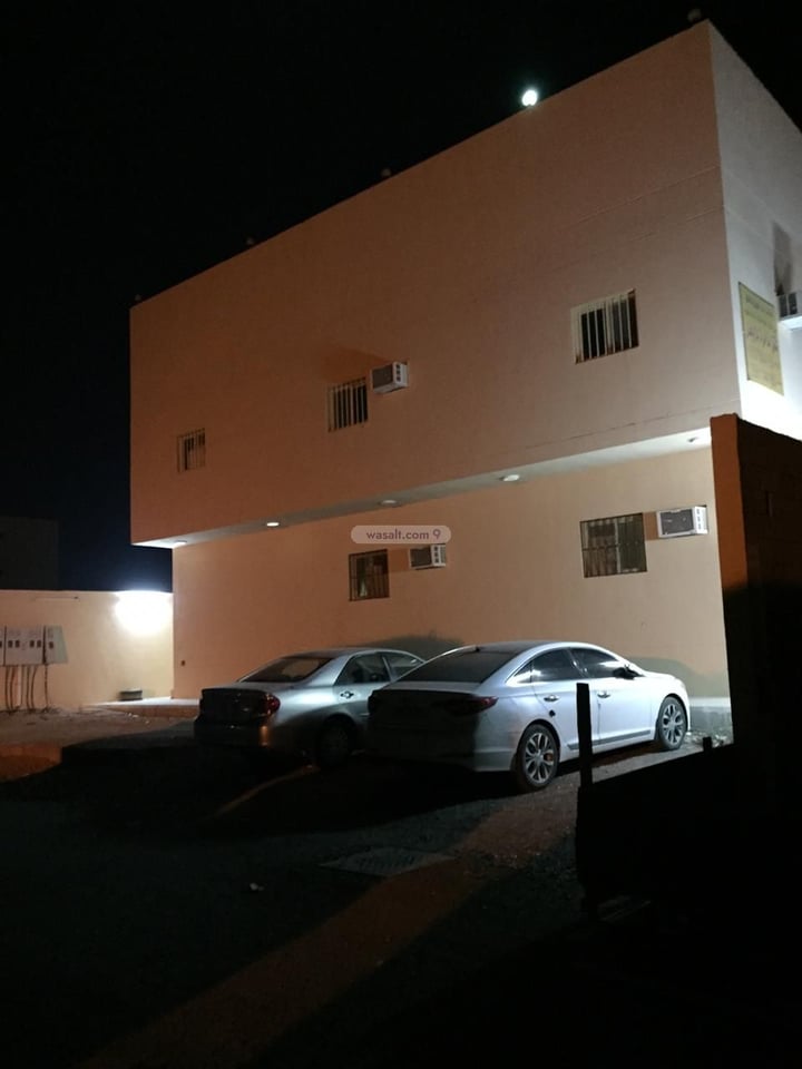 Building 800 SQM with 3 Floors Facing North Nubala, Madinah