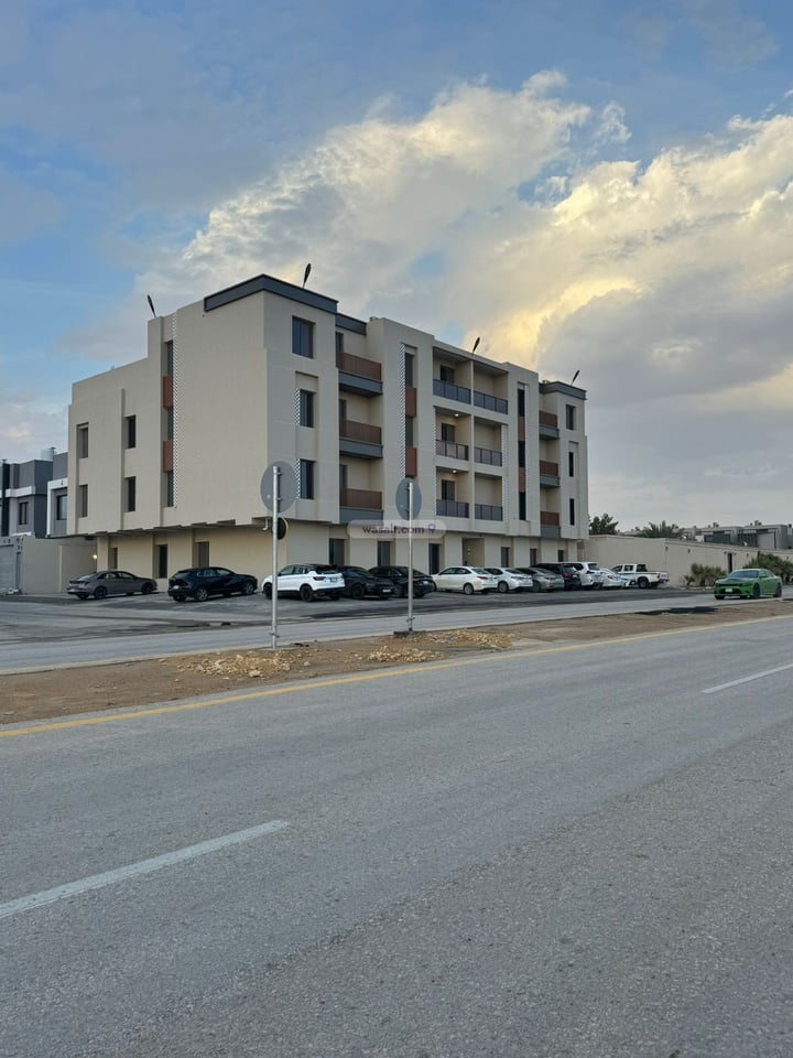 عمارة 900 متر مربع واجهة جنوبية العارض، شمال الرياض، الرياض