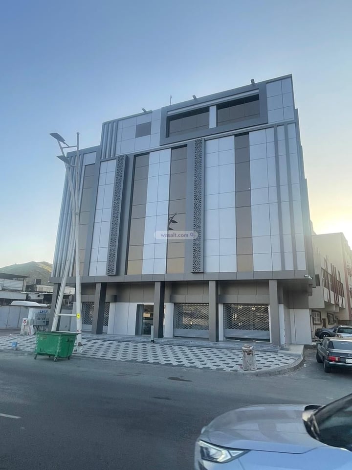 Building 453.11 SQM Facing North Al Umrah Al Jadidah, Makkah