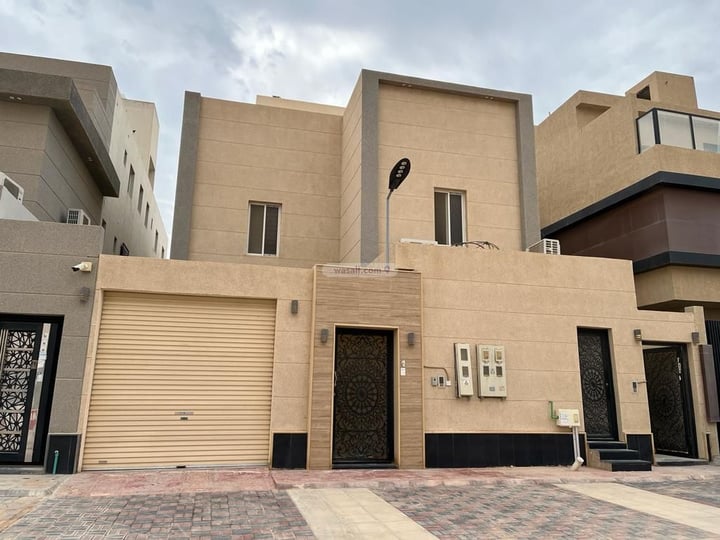 فيلا 250 متر مربع غربية على شارع 18م النرجس، شمال الرياض، الرياض