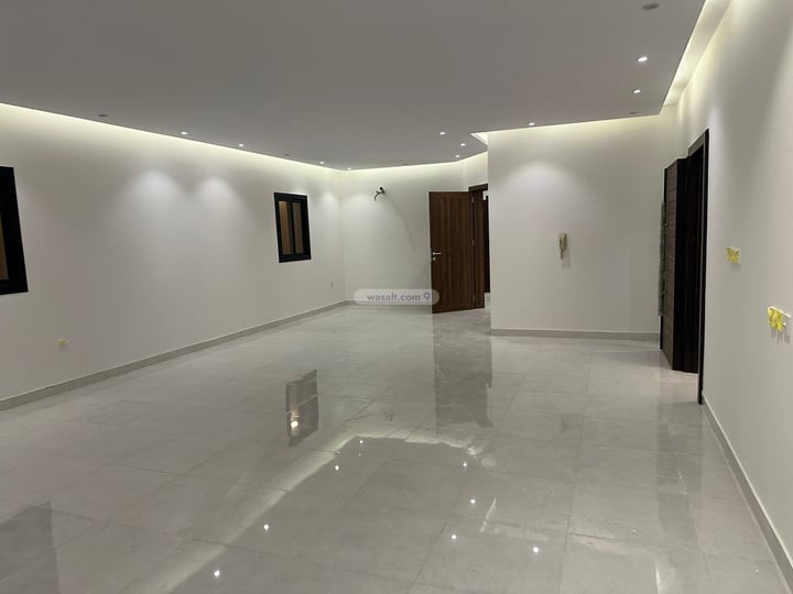 Villa 300 SQM Facing South on 15m Width Street Al Hamadaniyah, East Jeddah, Jeddah