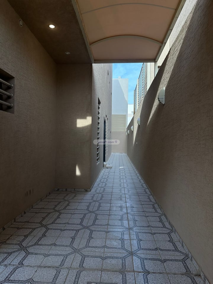 فيلا 300 متر مربع غربية على شارع 15م الملقا، شمال الرياض، الرياض