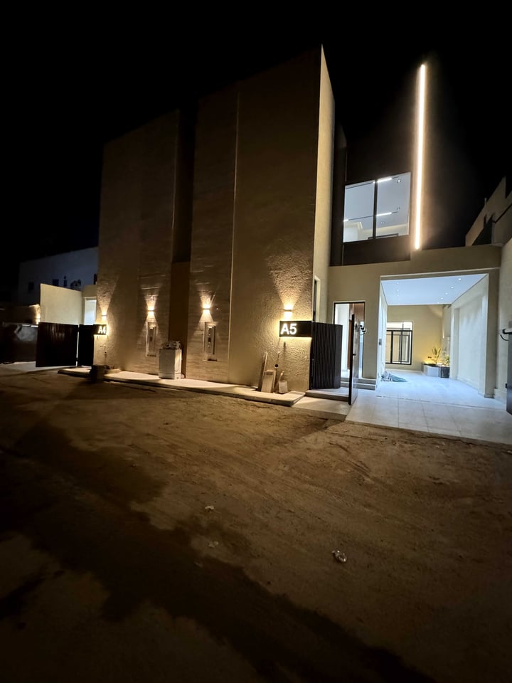Villa 200 SQM Facing North East on 15m Width Street Al Munisiyah, East Riyadh, Riyadh