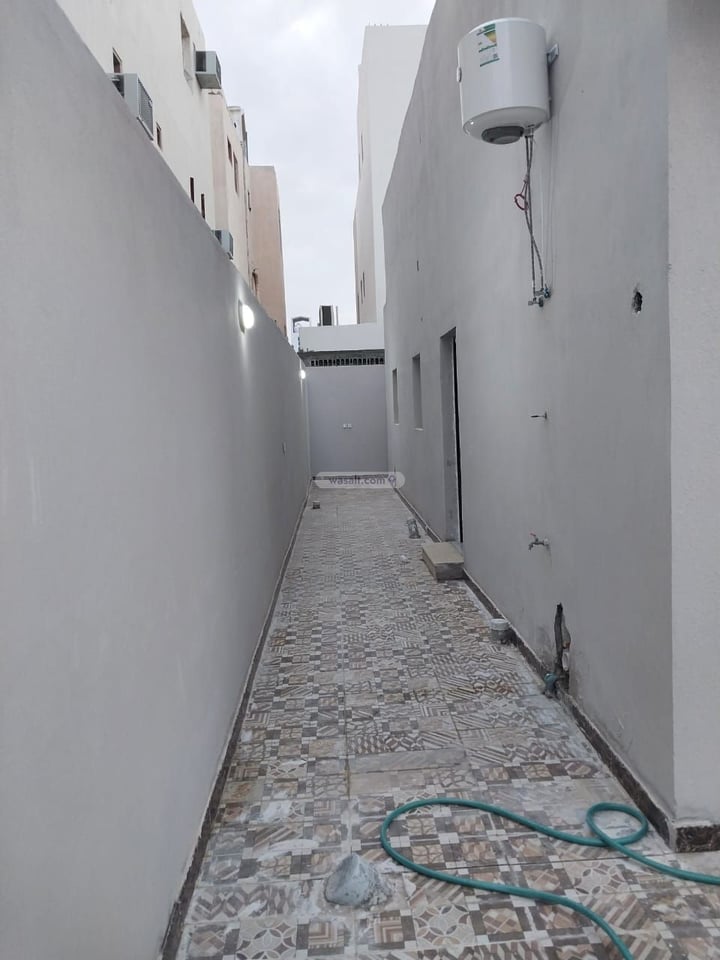 Floor 400 SQM with 6 Bedrooms An Nayfiyah, Al Hafuf