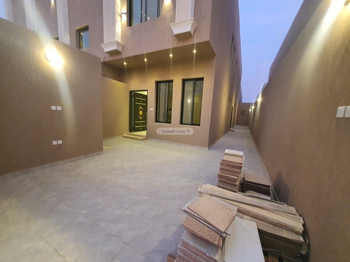 Floor 300 SQM with 4 Bedrooms Okaz, South Riyadh, Riyadh