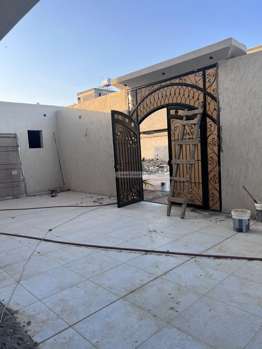 Villa 500 SQM with 3 Apartments Facing North Abu Sidr, Madinah