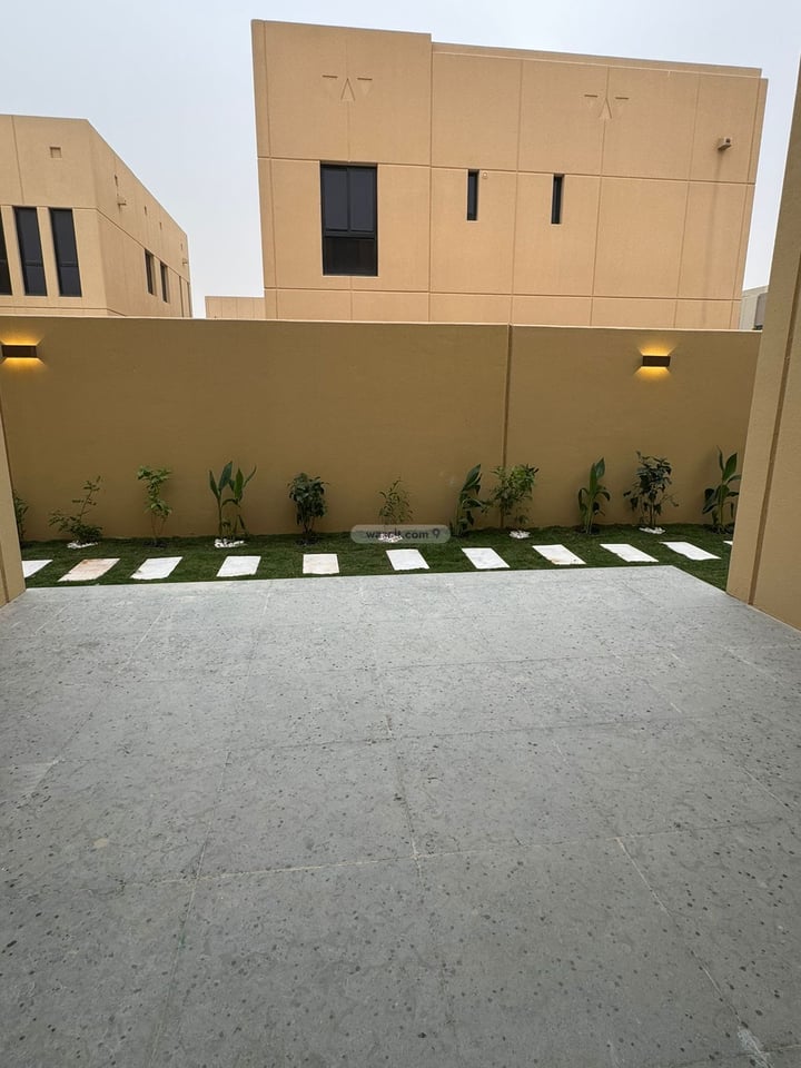 فيلا 300 متر مربع واجهة شمالية ب 5 غرف مطار الملك خالد، شمال الرياض، الرياض