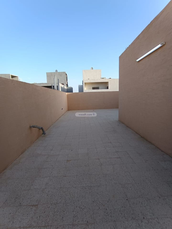 فيلا 300 متر مربع شمالية على شارع 15م عكاظ، جنوب الرياض، الرياض