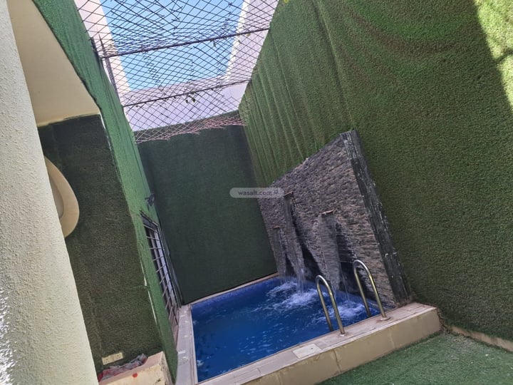 فيلا 300 متر مربع واجهة غربية ب 9+ غرف عكاظ، جنوب الرياض، الرياض