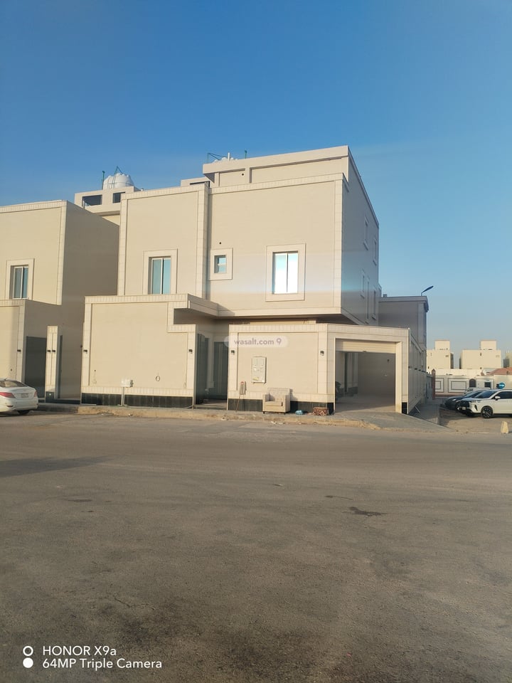 فيلا 270 متر مربع غربية على شارع 20م العوالي، غرب الرياض، الرياض
