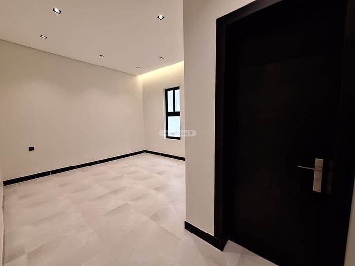 فيلا 369 متر مربع مع شقة واجهة شمالية الرمال، شرق الرياض، الرياض
