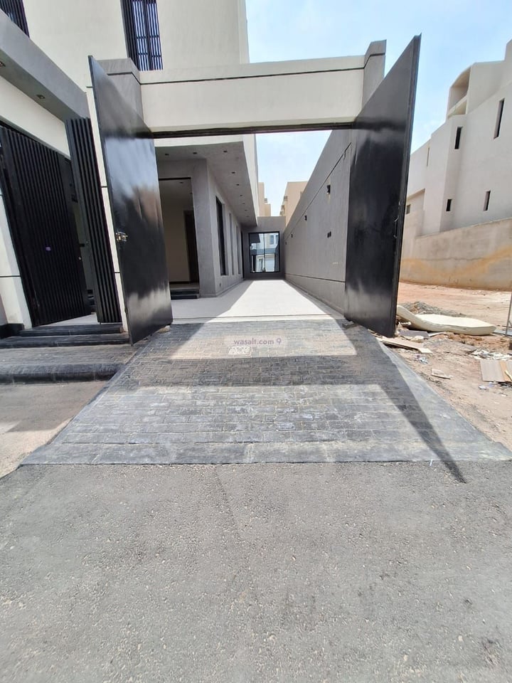 فيلا 369 متر مربع مع شقة واجهة شمالية الرمال، شرق الرياض، الرياض