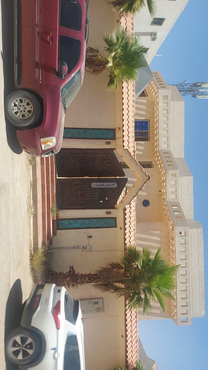 Villa 624 SQM with 1 Apartment Facing South Al Munisiyah, East Riyadh, Riyadh