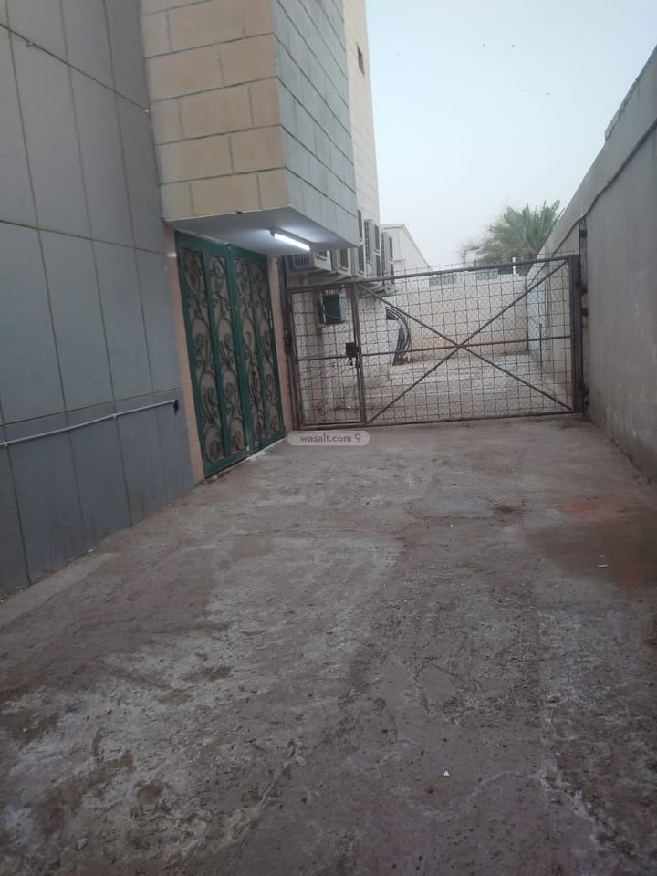 Building 1000 SQM Facing North with 2 Floors Al Sulay, East Riyadh, Riyadh