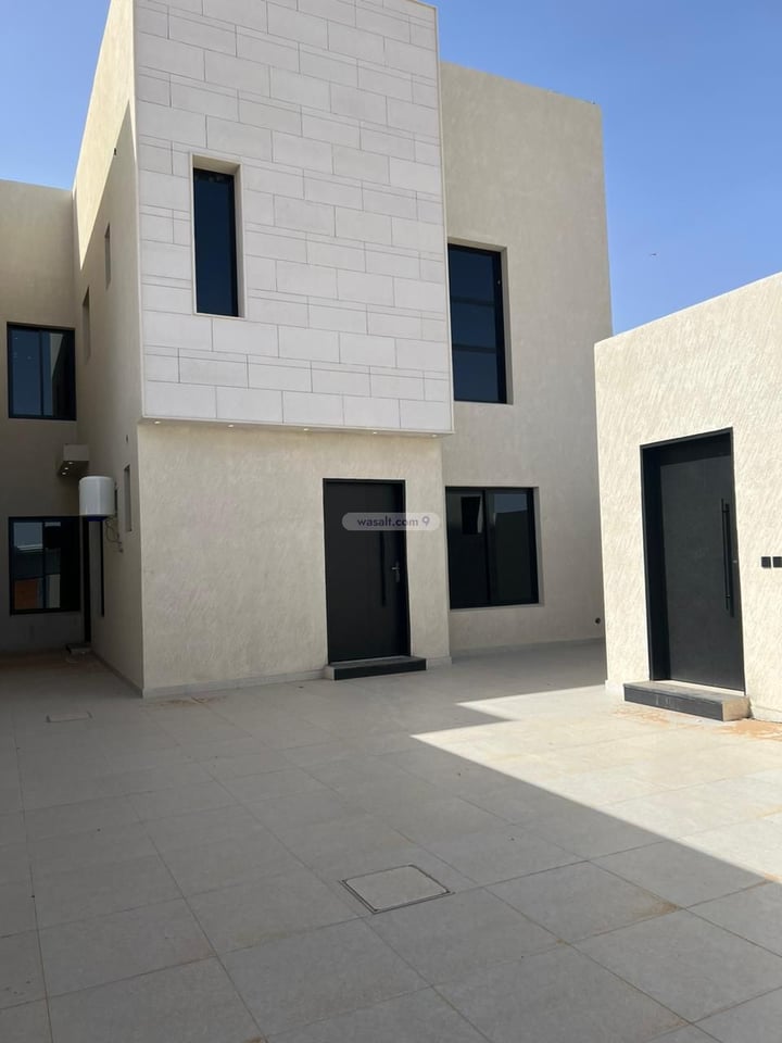 Villa 300 SQM Facing North East on 15m Width Street King Fahd, Unayzah