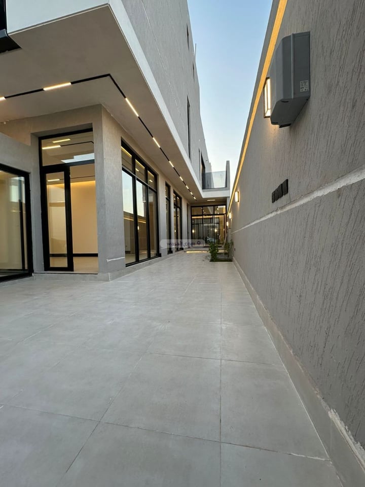 Villa 262.5 SQM Facing North on 20m Width Street Al Munisiyah, East Riyadh, Riyadh