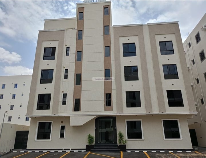 Floor 297 SQM with 6 Bedrooms Al Qumariyyah, At Taif