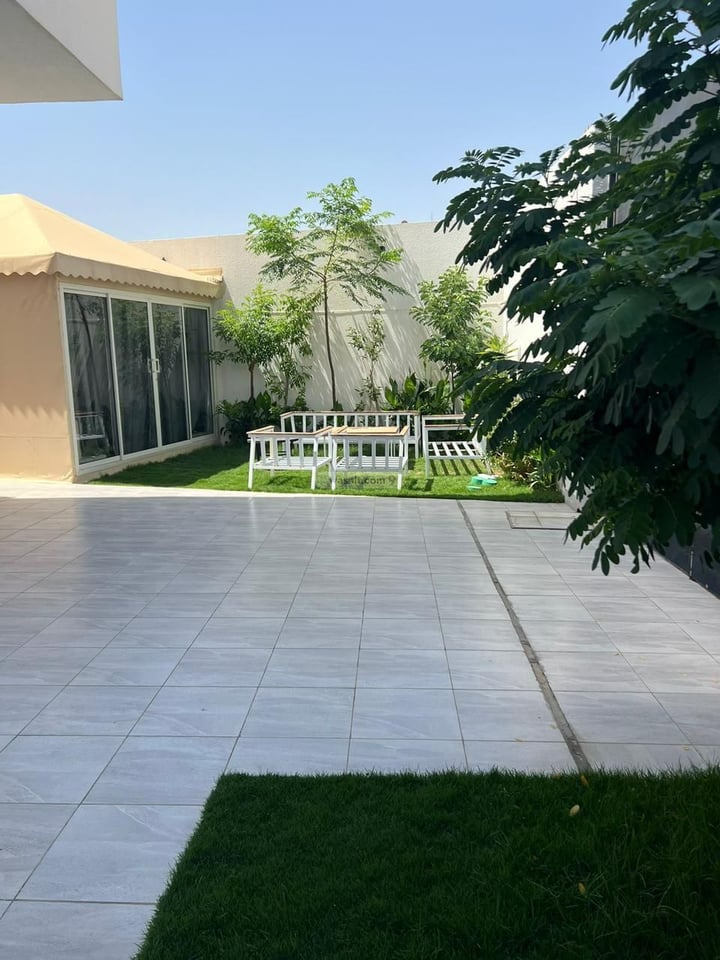 Villa 360 SQM Facing West on 20m Width Street Al Nahdah, East Riyadh, Riyadh
