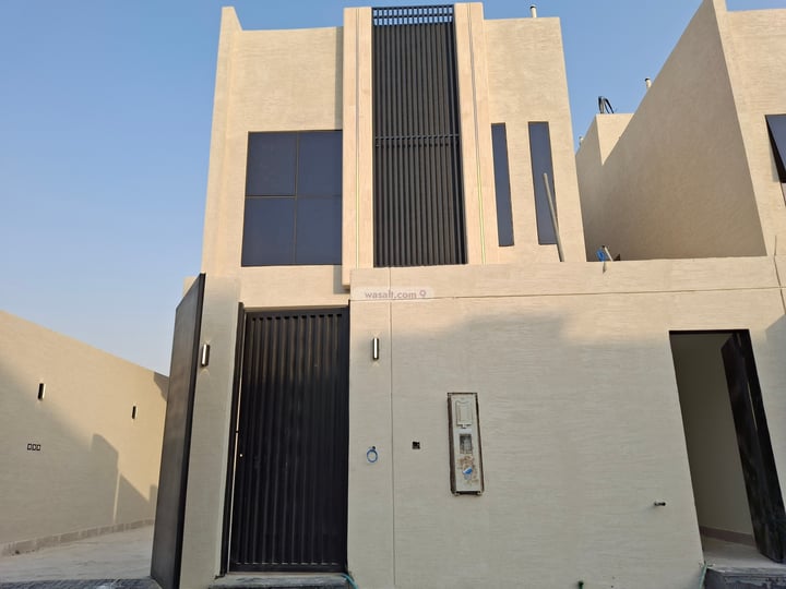 فيلا 250 متر مربع شمالية على شارع 15م الخليج، شرق الرياض، الرياض
