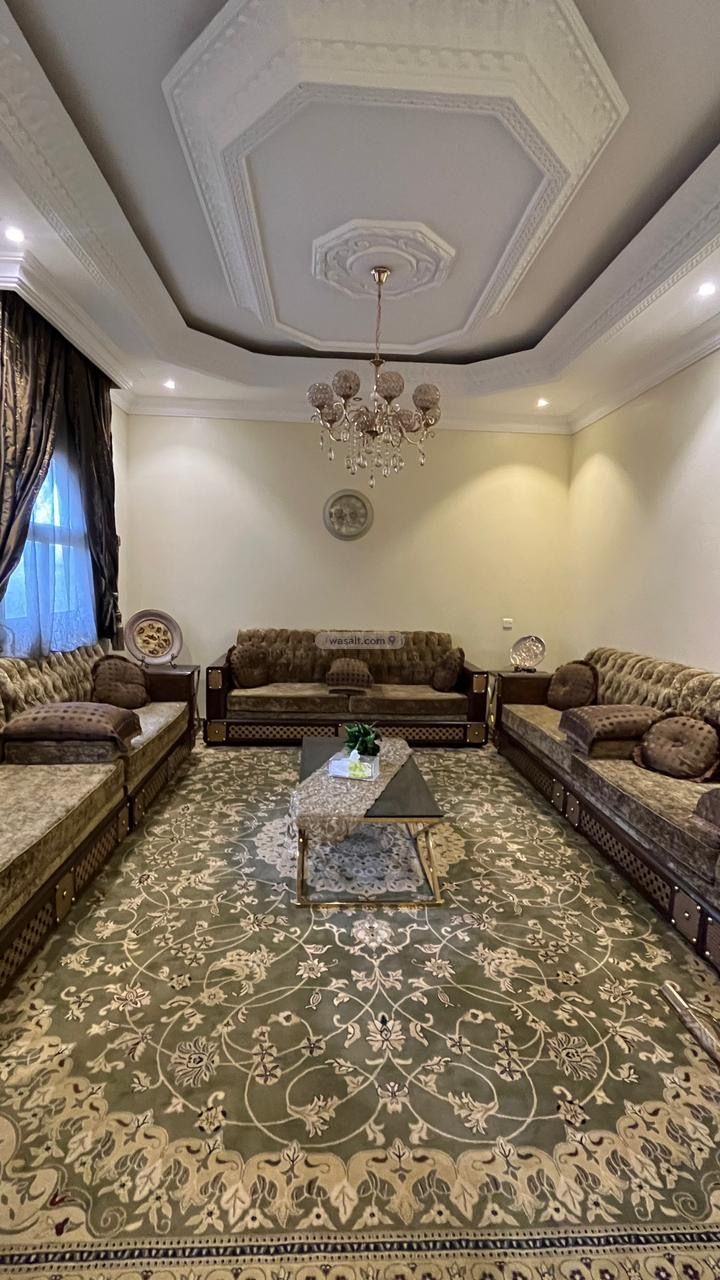 Floor 625 SQM with 6 Bedrooms Sultanah, Abha