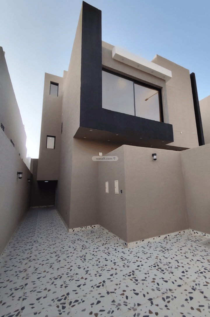 Floor 205 SQM with 7 Bedrooms Al Aziziyah, South Riyadh, Riyadh