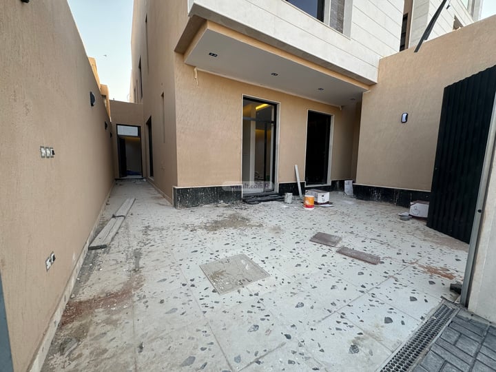 فيلا 250 متر مربع شمالية شرقية على شارع 25م المونسية، شرق الرياض، الرياض