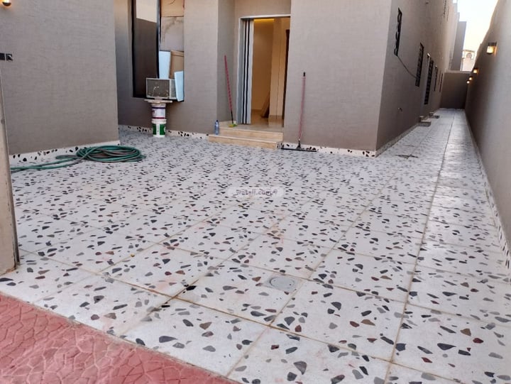 Floor 227.06 SQM with 7 Bedrooms Al Aziziyah, South Riyadh, Riyadh