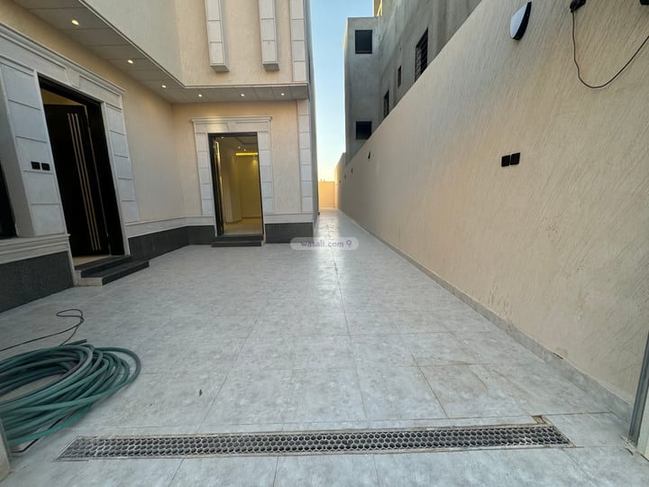 فيلا 375 متر مربع مع شقتين واجهة جنوبية القادسية، شرق الرياض، الرياض