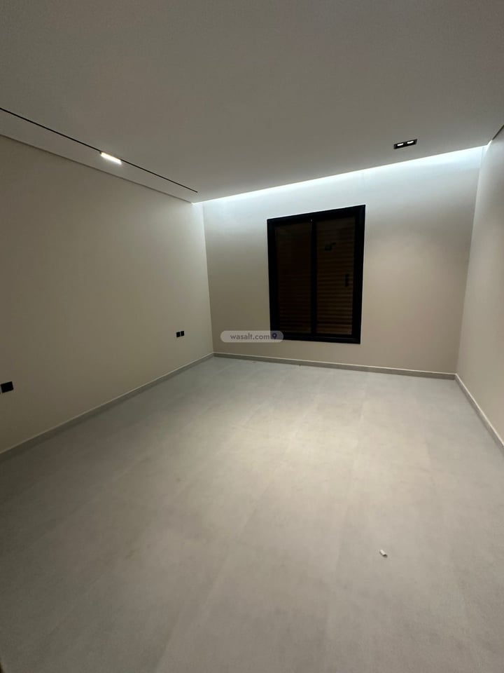 Floor 235.35 SQM with 5 Bedrooms King Fahd, Abu Earish