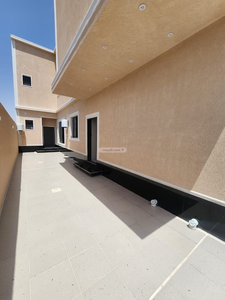 Villa 900 SQM Facing South on 15m Width Street King Fahd, Unayzah