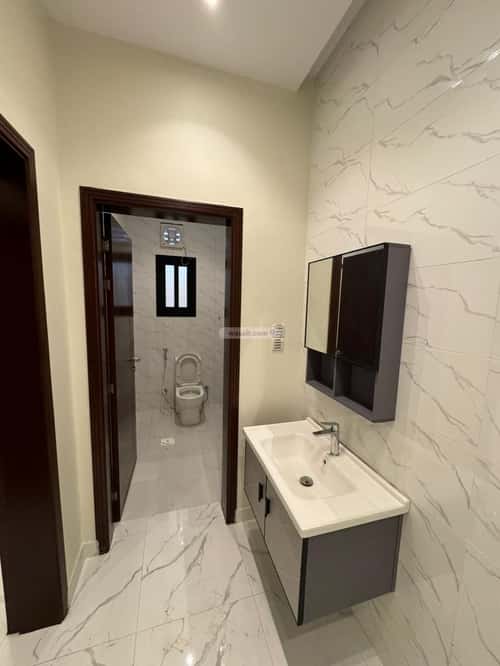 Villa 300 SQM with 1 Apartment Facing South Ar Rahmanyah, East Jeddah, Jeddah