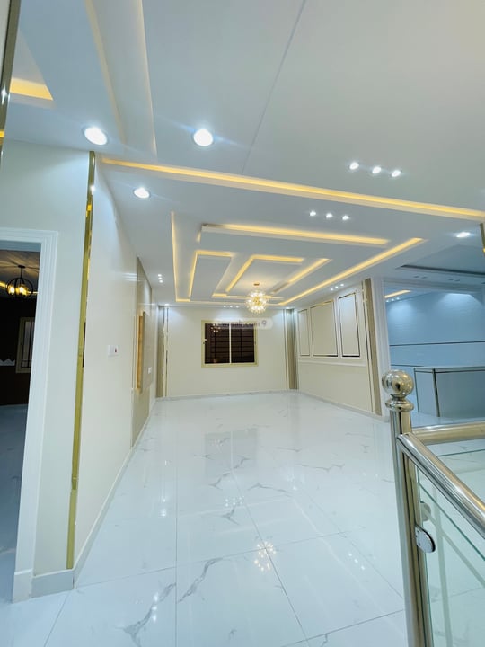 Floor 366.07 SQM with 8 Bedrooms Al Dhurfah, Khamis Mushayt