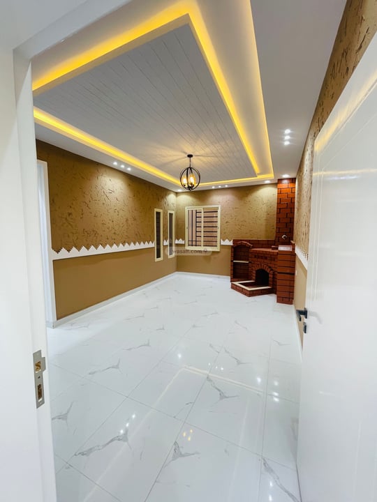 Floor 366.07 SQM with 8 Bedrooms Al Dhurfah, Khamis Mushayt