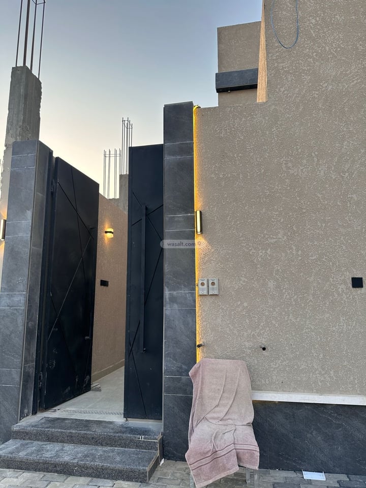 Floor 210 SQM with 5 Bedrooms Al Maizalah, East Riyadh, Riyadh