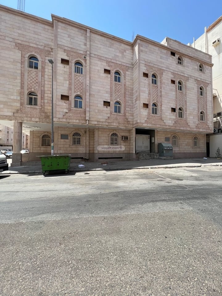 Building 1026 SQM with 4 Floors Facing West Al Hijrah, Makkah